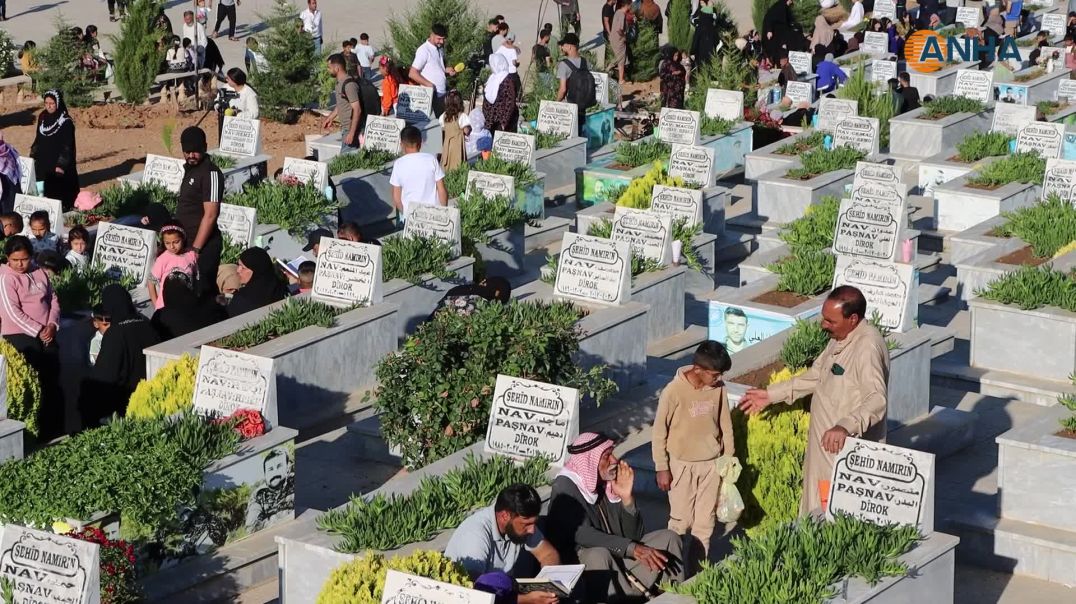 أهالي مدن الجزيرة وكوباني يحيون أول أيام العيد بزيارة مزارات الشهداء - تربه سبيه