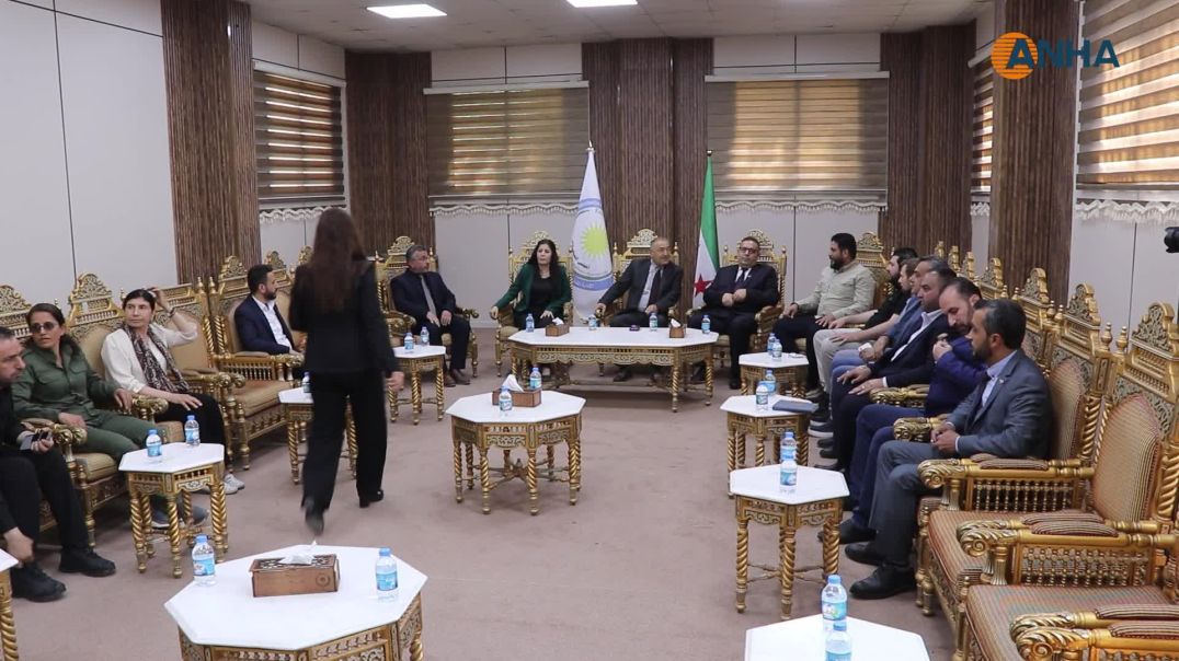 ⁣وفد من الحكومة المؤقتة يزور كوباني لبحث آلية تنظيم العمل الإداري