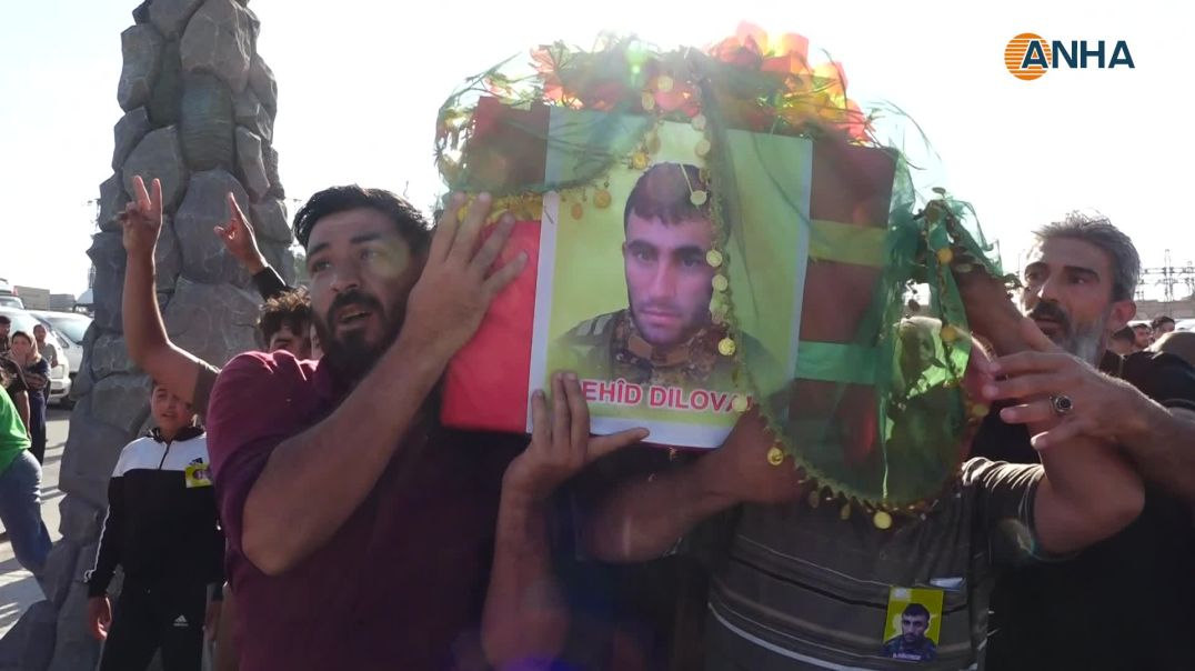 ⁣أهالي كوباني يشيّعون جثمان شهيد ويؤكدون التمسك بنهج الشهداء