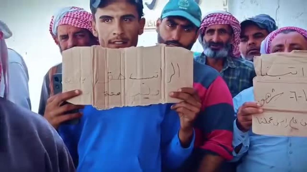 وقفة احتجاجية لعمال النظافة في ريف الرقة للمطالبة برواتبهم المتأخرة