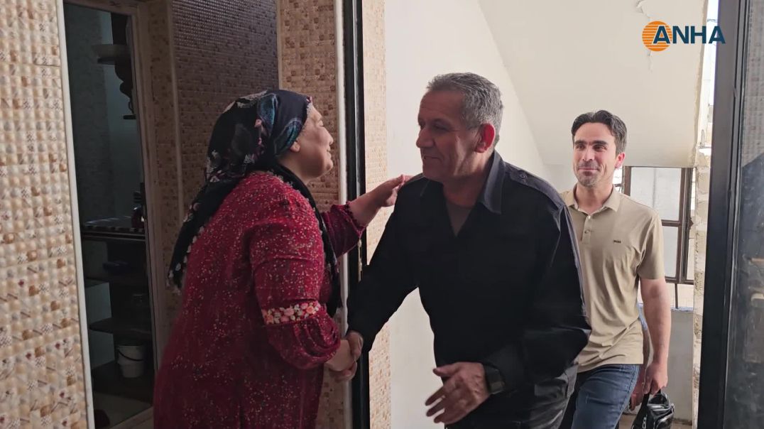⁣نائب قائد قوى الأمن الداخلي في الحسكة يزور عدداً من الأسر الكردية في الرقة