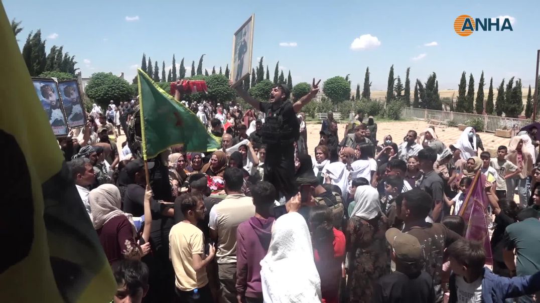 تشييع جثماني مقاتلَين من قسد إلى مثواهما الأخير في الدرباسية