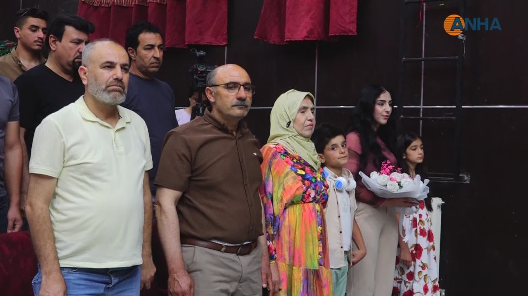 ⁣عرض مسرحية "فجر الحرية" في كوباني وسط حضور جماهيري واسع