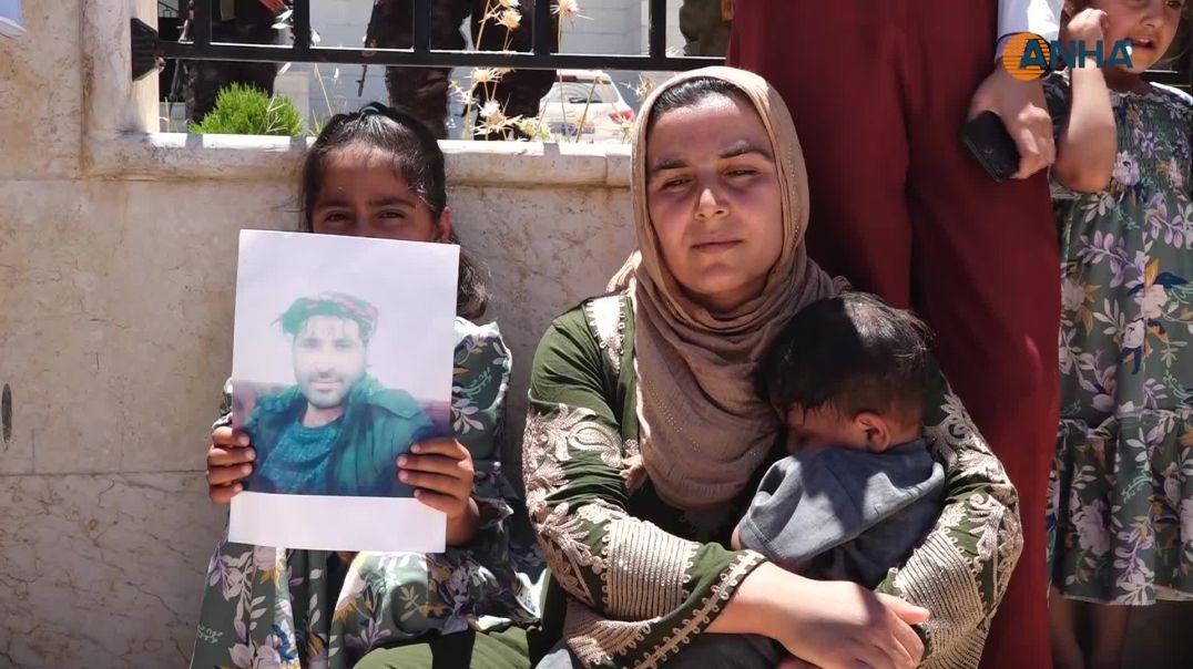 وقفة احتجاجية لعائلات الأسرى في كوباني للمطالبة بالإفراج عن أبنائهم وكشف مصيرهم