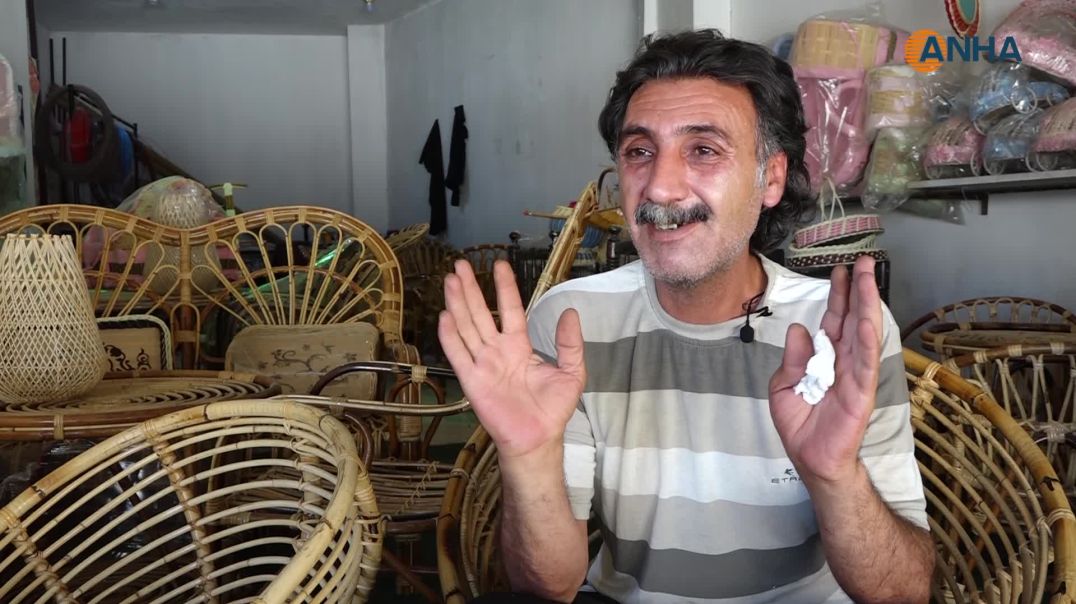 بعد 33 عاماً من الخبرة.. رجل يعيد إحياء حرفة الخيزران في مدينته
