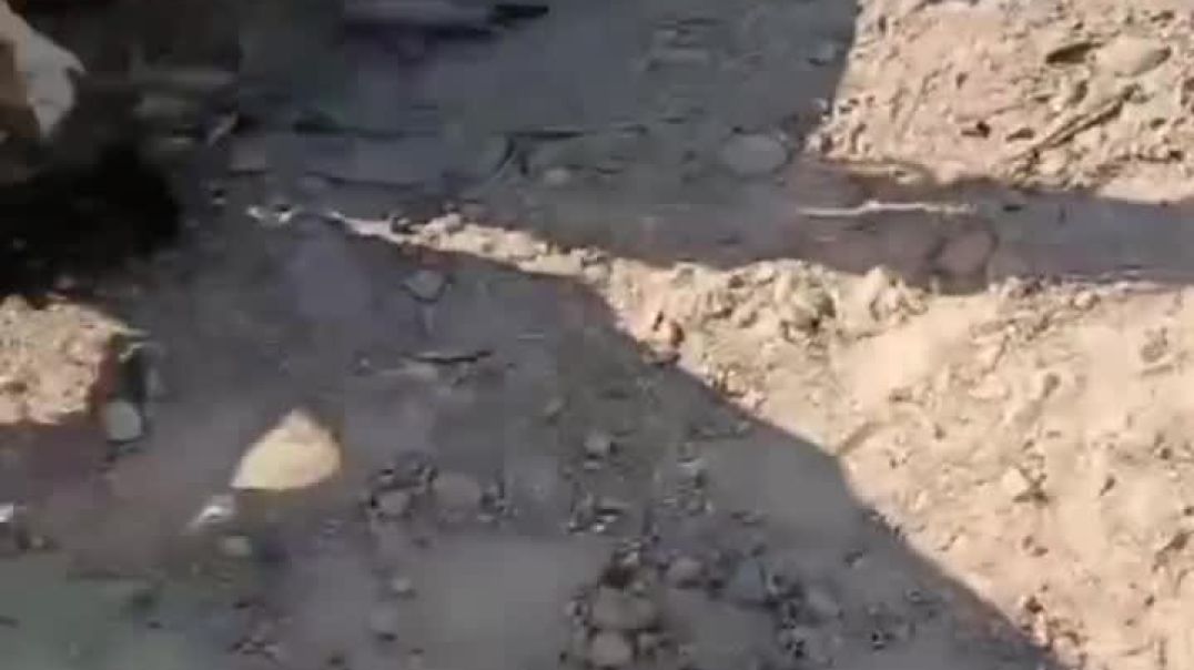 إصابة مدنيين بانفجار لغم أرضي في بادية حماة