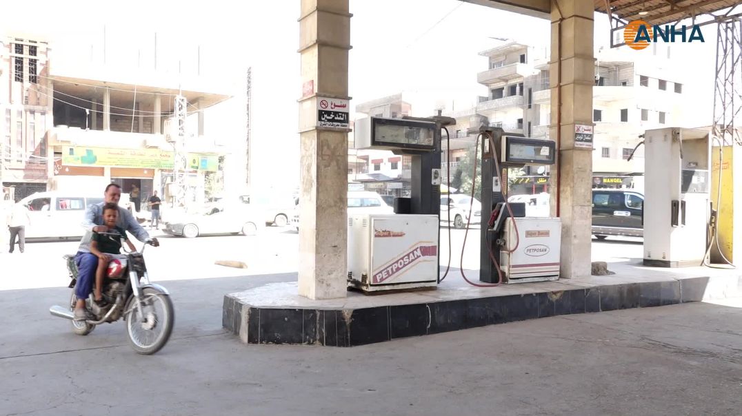 ⁣محطات الوقود في قامشلو خالية من المحروقات والمواطنون يطالبون بحل أزمة الوقود والعملة