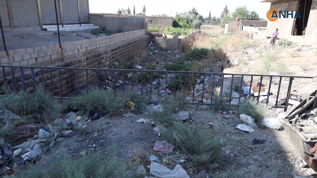 ⁣النفايات تحاصر الشوارع وقنوات تصريف المياه في مدينة جل آغا
