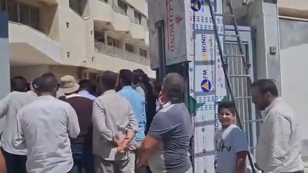 مطالب بتسديد المستحقات وتثبيت العاملين وتحسين الظروف المعيشية