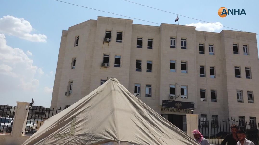 ⁣عائلة محمد مصطفى بركة تعتصم أمام إدارة كوباني للمطالبة بالكشف عن مصيره