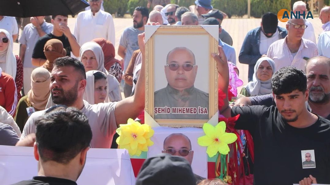 ⁣المئات في الحسكة يشيّعون جثمان الشهيد محمد عيسى